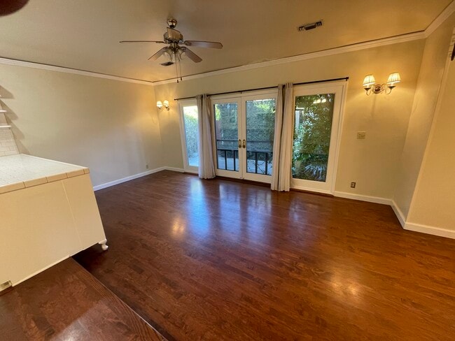 Foto del edificio - 2360 N Windsor Ave