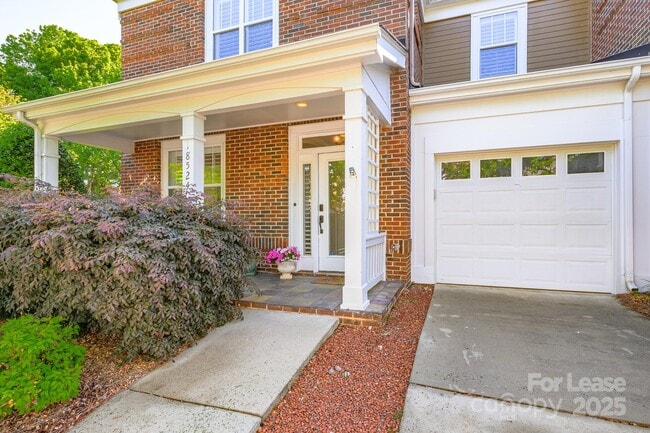 Building Photo - 18524 Mizzenmast Ave