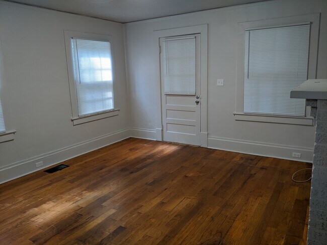 livingroom - 341 Ryan St