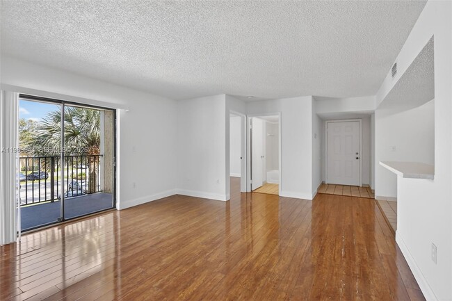 Foto del edificio - 400 Palm Cir W