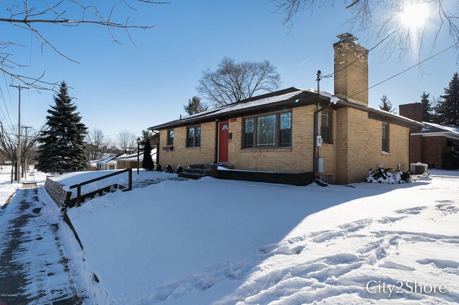 Foto del edificio - 1806 Evergreen St SE