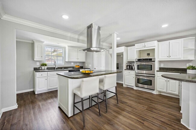 Foto del edificio - 7150 Mobud Dr