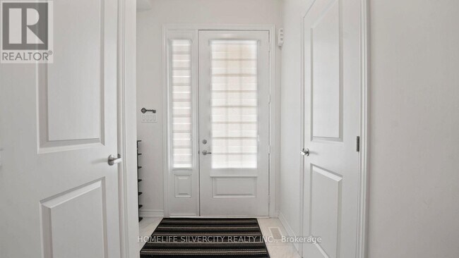 Photo du bâtiment - 102 Strickland Ave