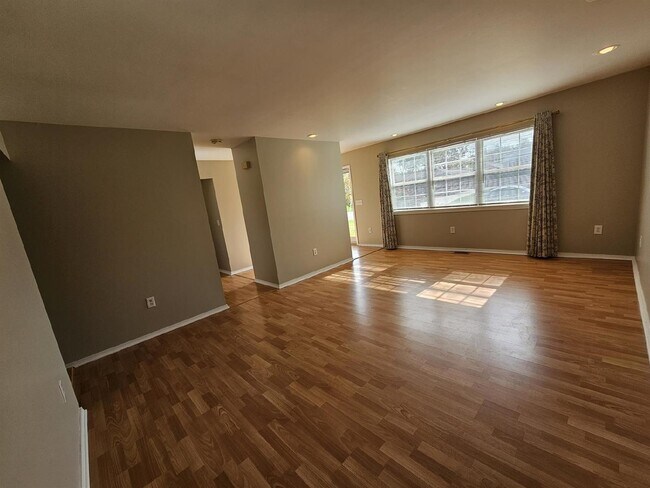 Building Photo - 3 Bedroom Ranch, 2 Full Bathrooms, 2 Car Garage. Large Master Bedroom, Living Room, Family Room, ...