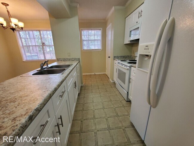 Foto del edificio - 3 br, 2 bath House - 429 Edgewater Rd.