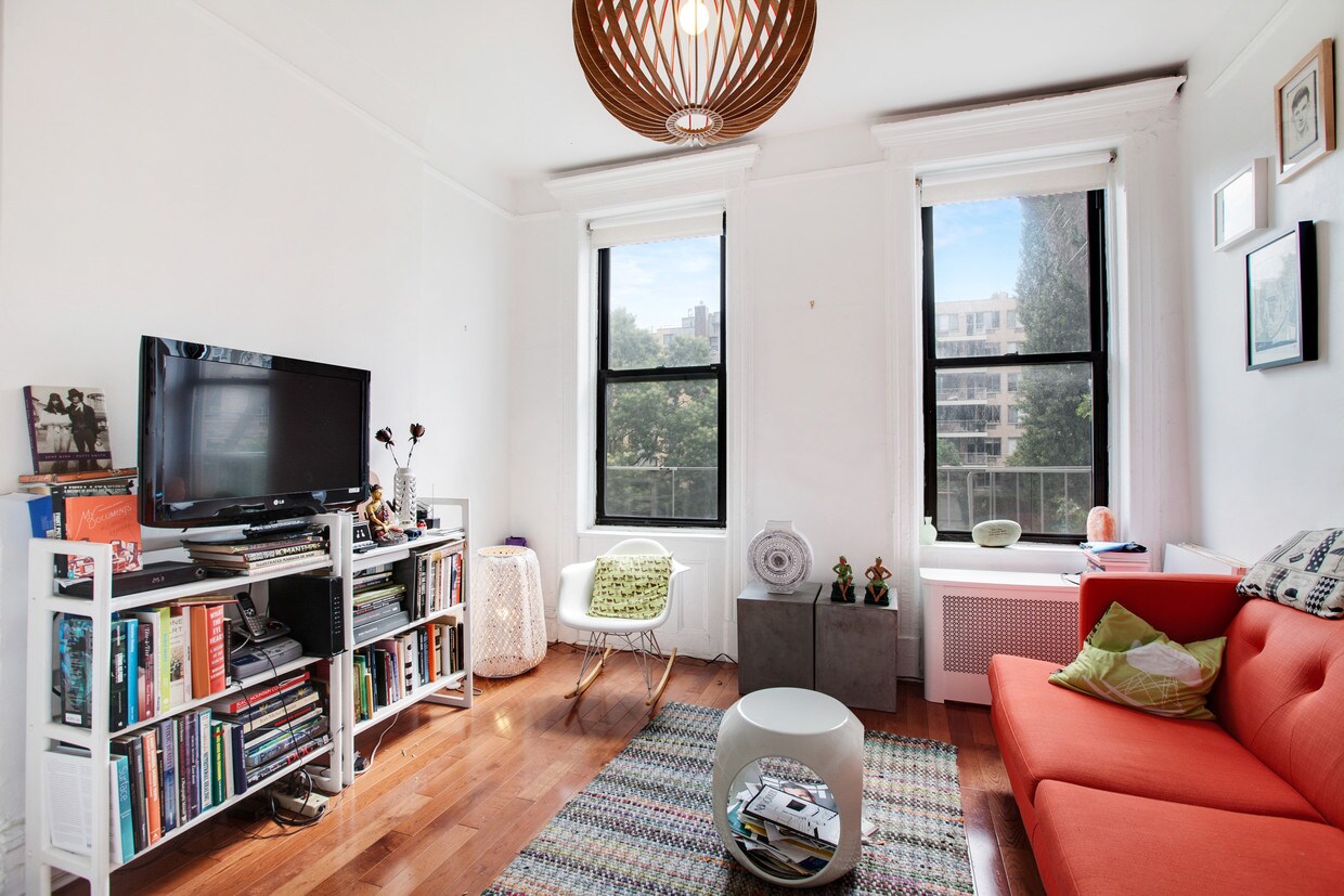 Foto principal - 527 E 12th St