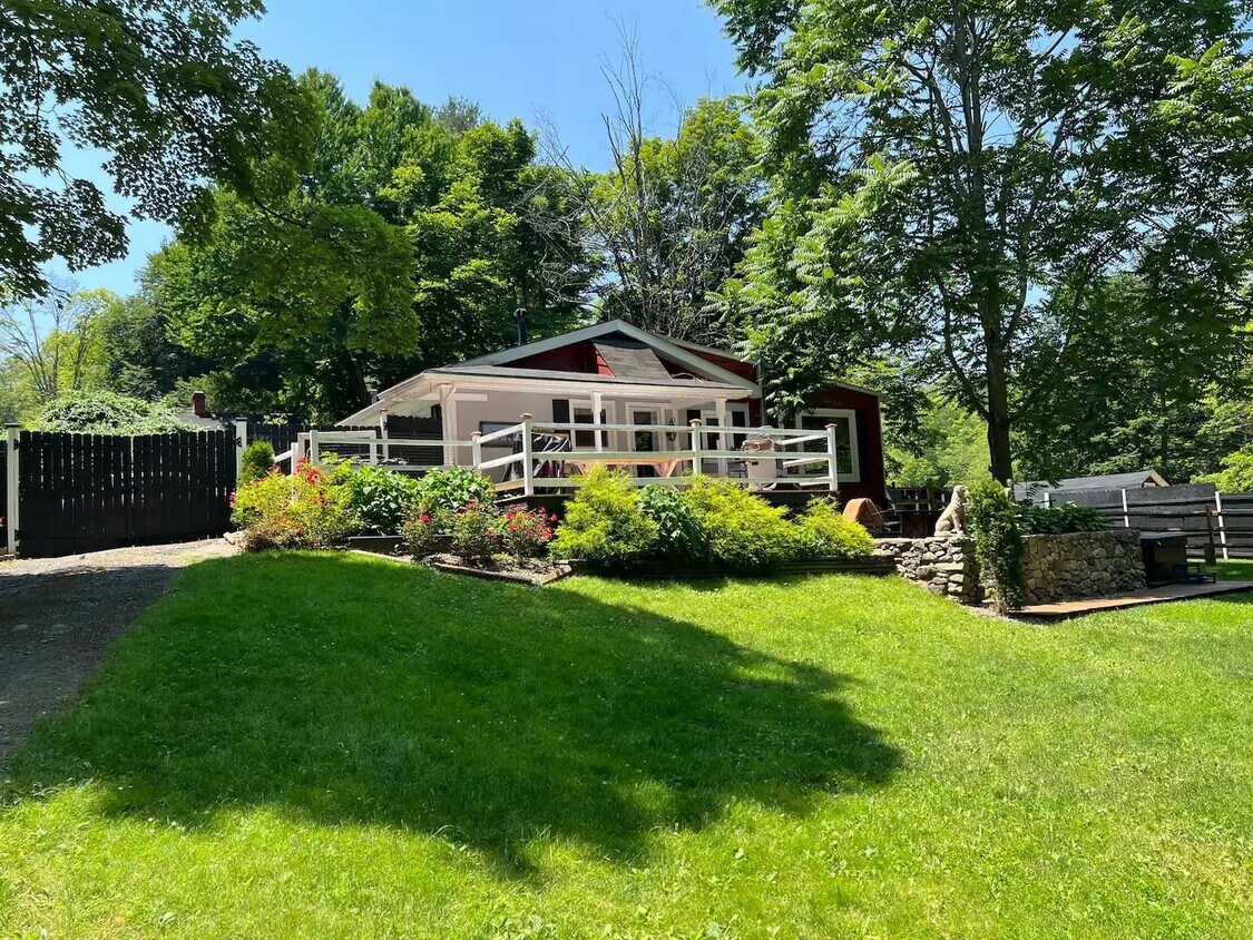 Foto principal - 149 Jaycox Rd