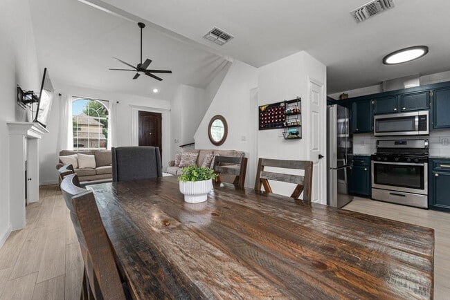 Building Photo - 1409 Lantern Light Dr