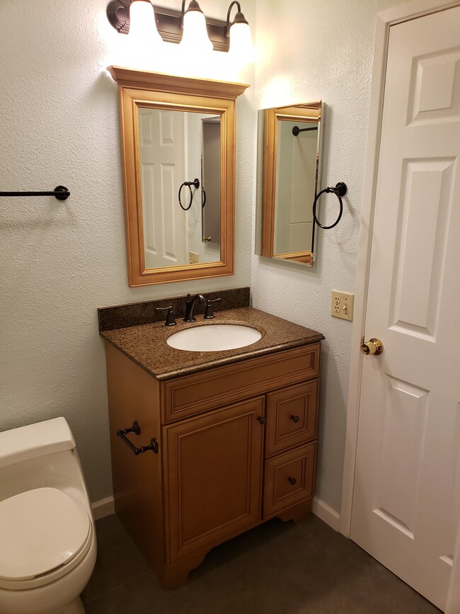 Full bathroom - 3333 Ruffin Rd
