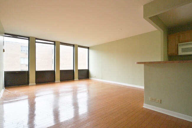 Building Photo - 444 W Fullerton Pkwy