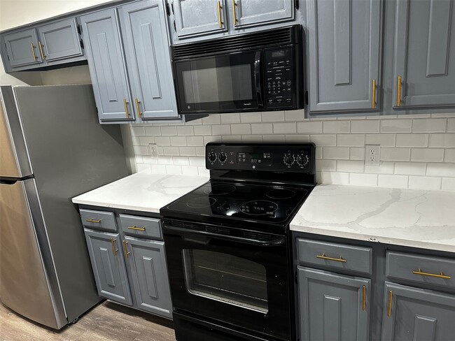 Building Photo - 10378 Briar Forest Dr
