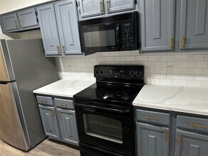 Building Photo - 10378 Briar Forest Dr