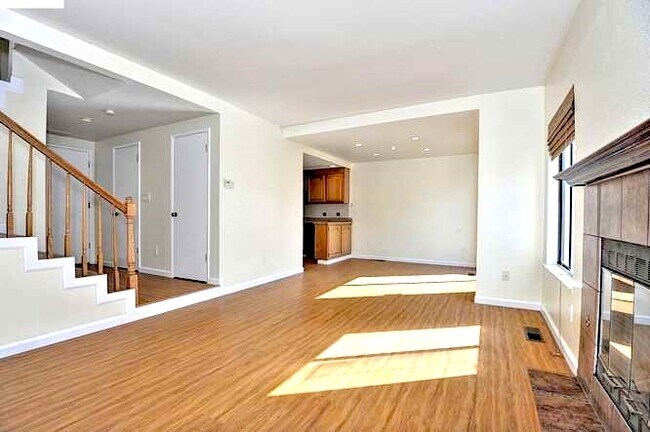 Building Photo - 39 Gazania Ter