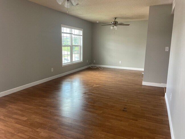 Foto del edificio - 2215 Jonathan Dr NW