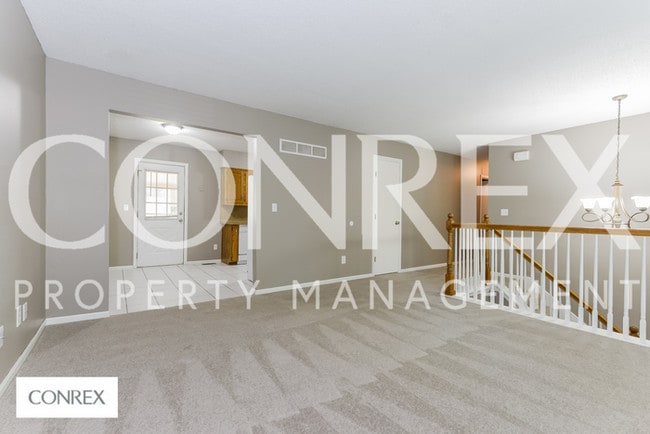 Building Photo - 3 bedroom, 2 bath split entry in Belton!