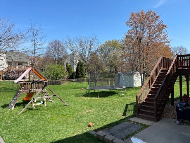 Building Photo - 210 W Deer Creek Rd