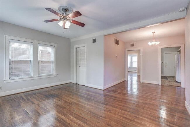 Building Photo - 302 W Saulnier St