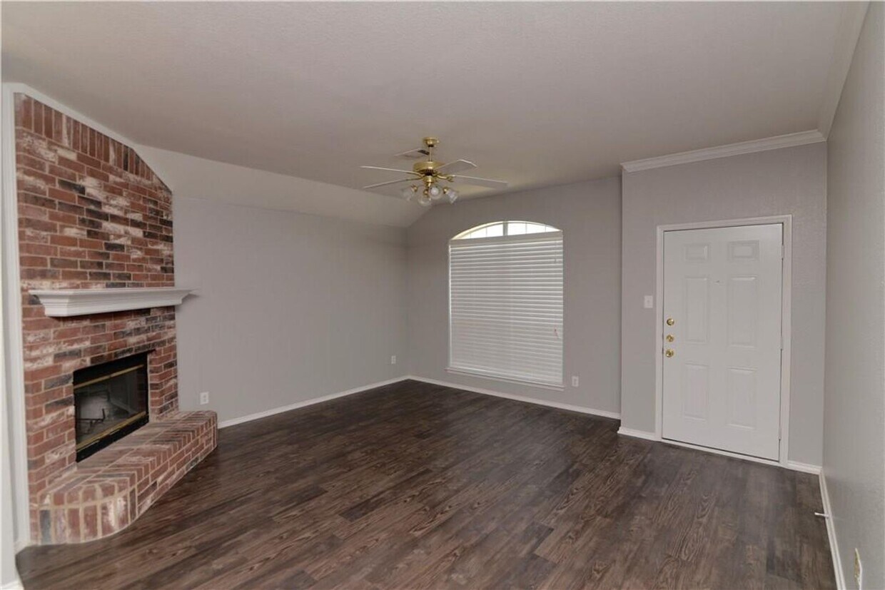Primary Photo - 4 bedroom home in Cedar Hill