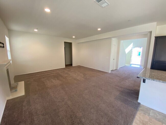 Building Photo - Newer Construction 4 bedroom in Rosamond A...