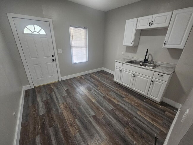 Foto del edificio - 7310 Camden Ave
