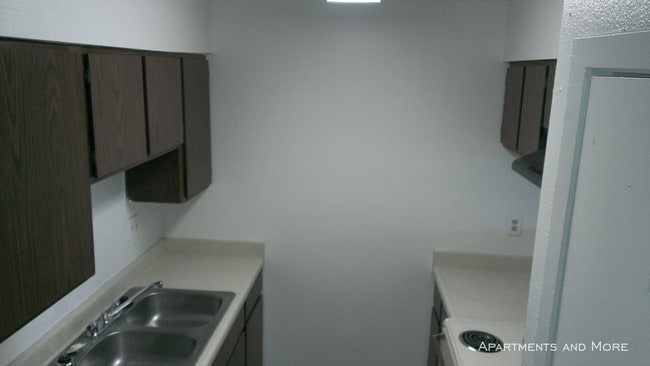 Building Photo - 1703 IH 35 N