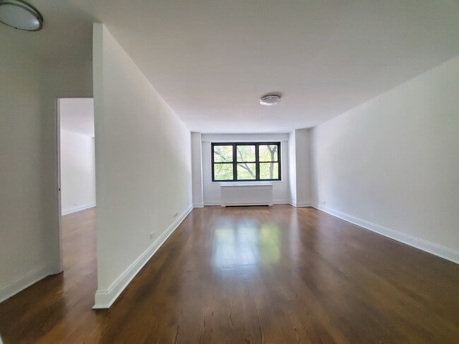 Building Photo - 145 E 16th St