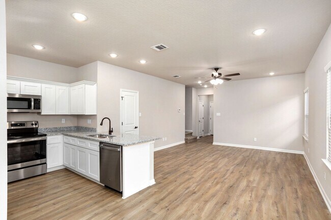 Building Photo - Modern Townhome Near Brooks City Base – Re...