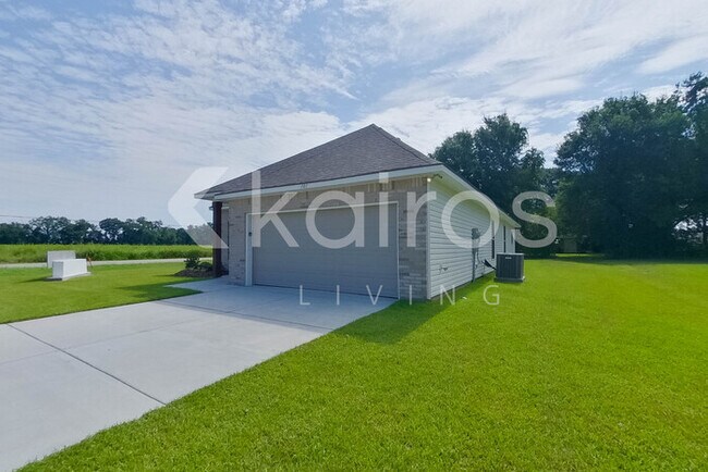 Building Photo - 225 Sonnier Rd