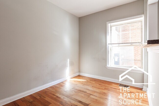 Building Photo - 626 W Barry Ave