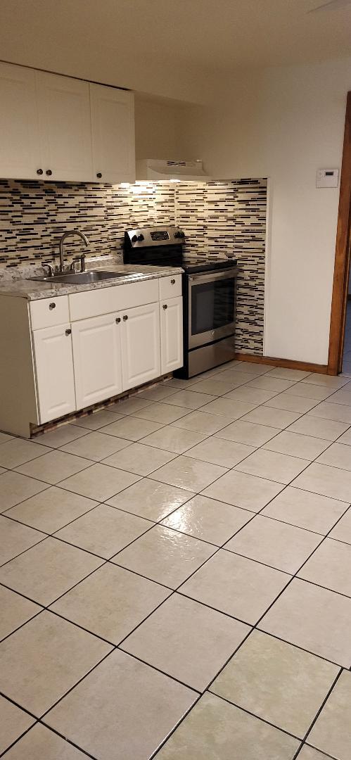 Building Photo - 82 Miller St