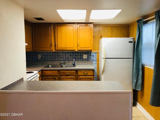 Building Photo - 10 Lynnhurst Dr