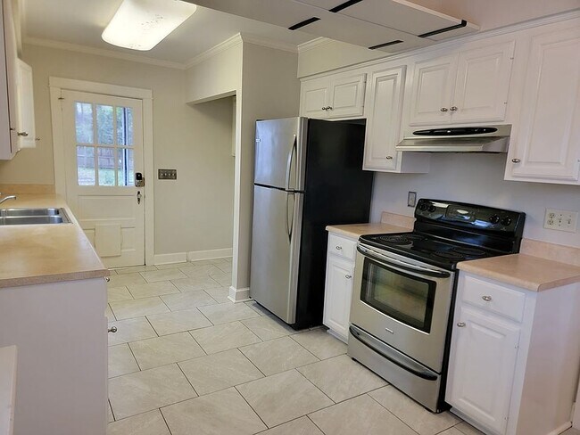 Foto del edificio - 804 Davis Ave