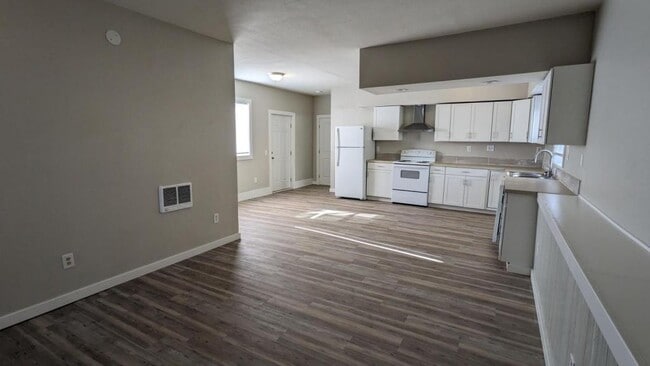 Building Photo - 3967 Hayesville Dr NE