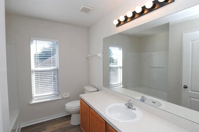 Building Photo - 402 Hearthside Ct