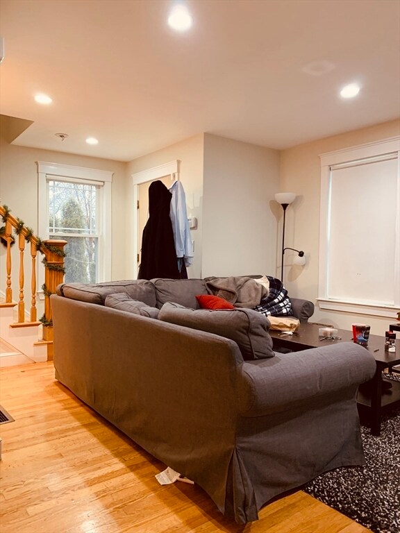 Foto del edificio - 27 Iroquois St