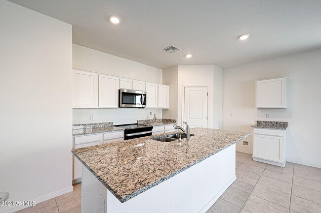 Foto del edificio - 8125 S 64th Ln