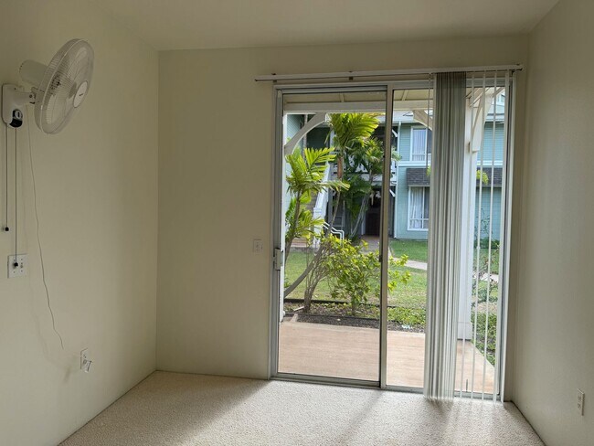 Foto del edificio - Spacious 2 Bedroom, 2 Full Bath End Unit with 2 Parking at Kekuilani Villas