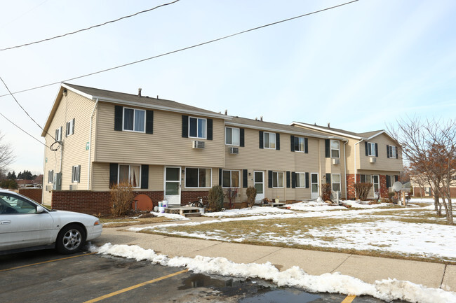 Building Photo - Pinebrook Manor Apartments