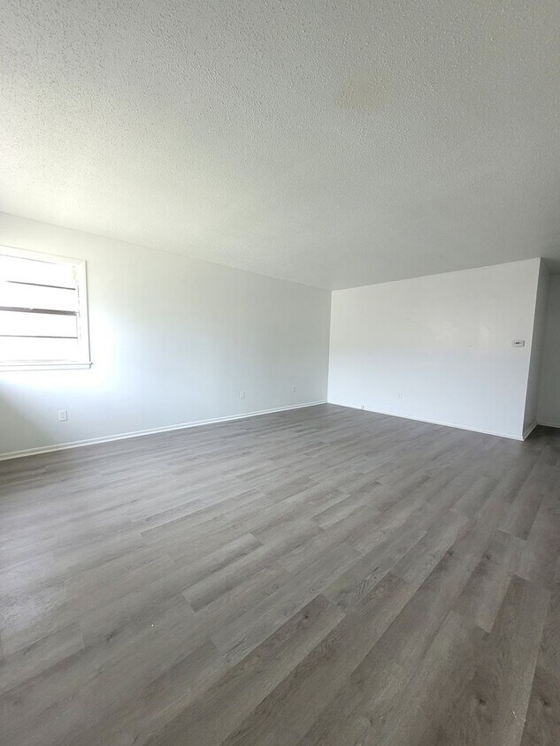 Primary Photo - Come see this 2 bedroom 1.5 bathroom fully...