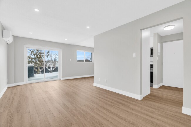 Photo du bâtiment - 2 Bedroom - Hamilton St