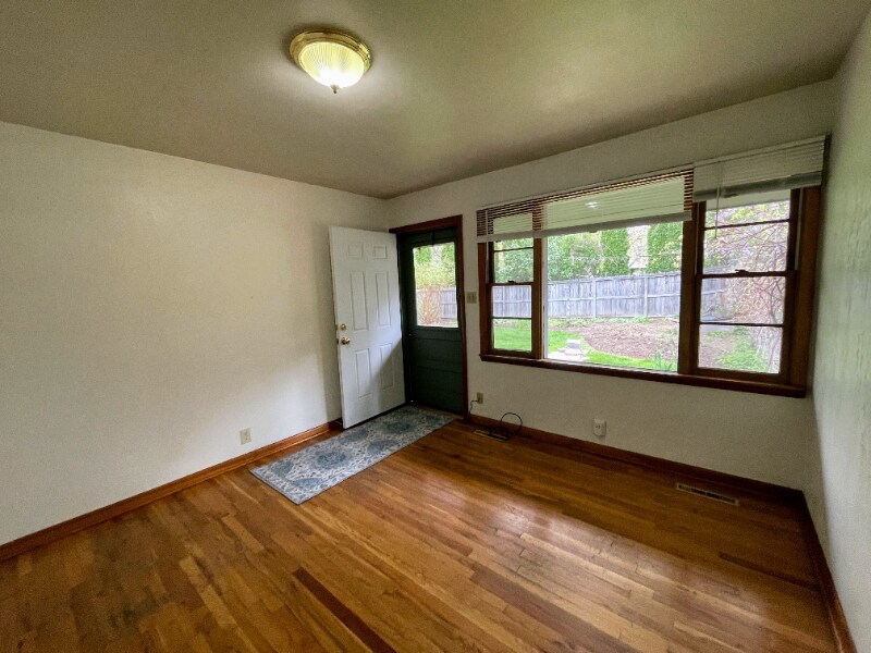 Primary Photo - 116 N Meldrum St