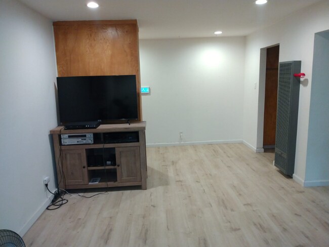 Building Photo - 2800 Laguna Cir