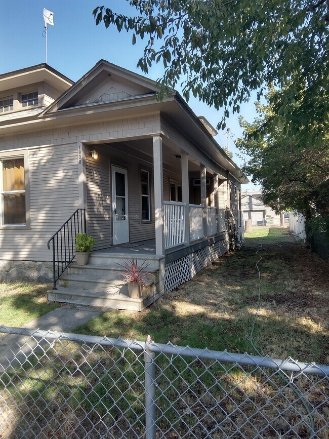 Foto del edificio - 1838 W College Ave