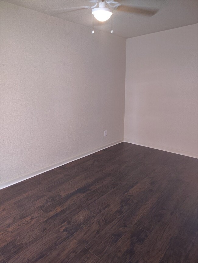 Foto del edificio - 8100 Creekbend Dr