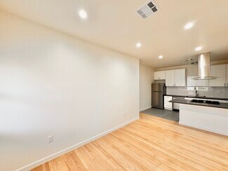 Building Photo - 515-518 3/4 N Mariposa Ave
