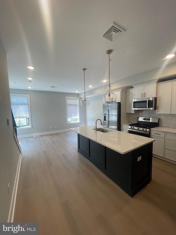 Foto del edificio - 7517 Ridge Ave