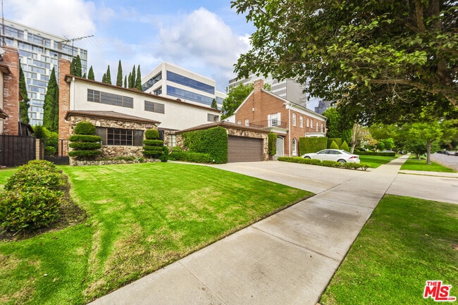 Foto del edificio - 6237 Warner Dr
