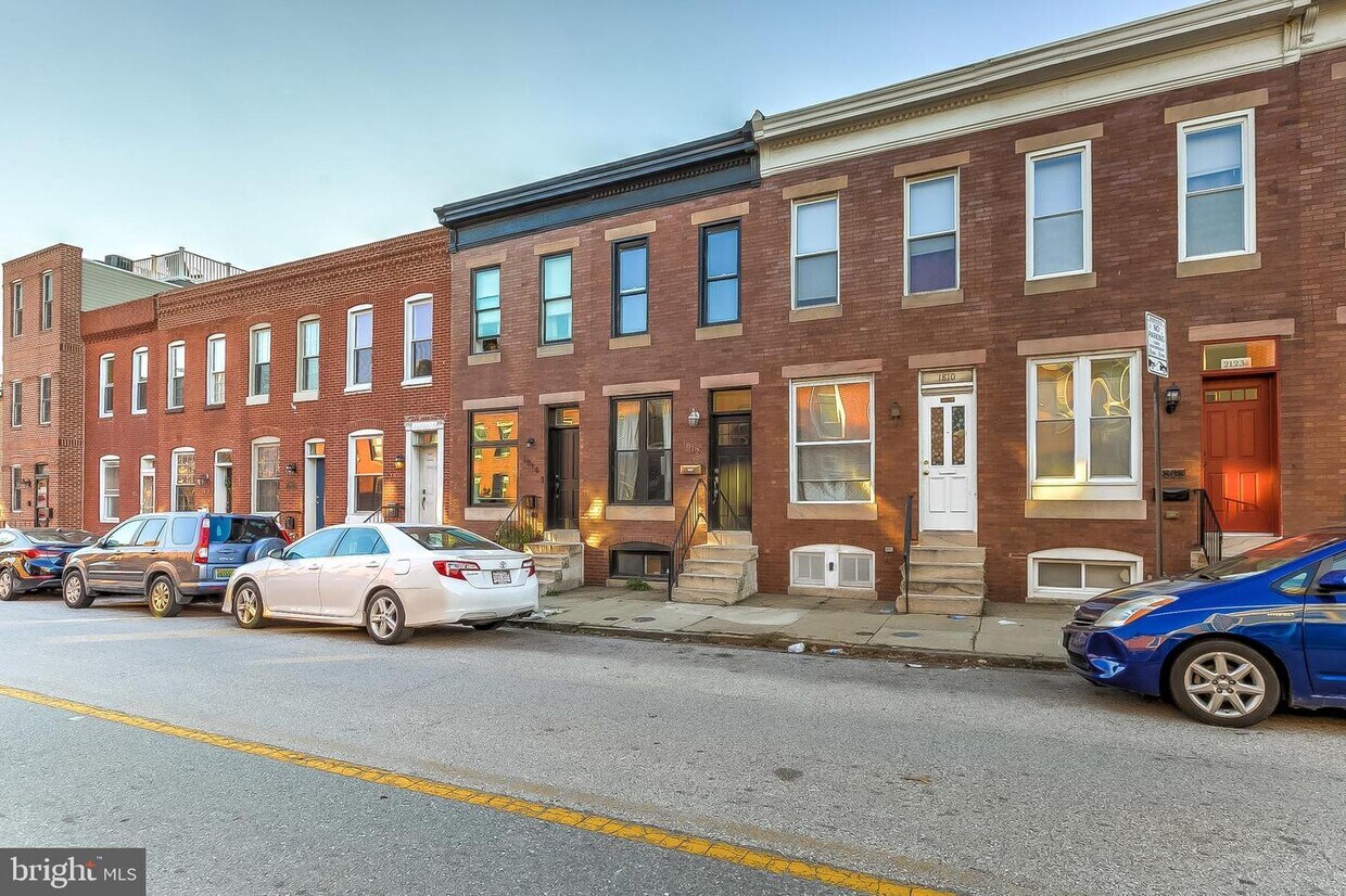 Primary Photo - 1812 Light St