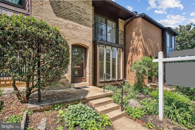 Building Photo - 4902 Sauquoit Ln