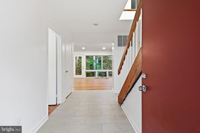 Foto del edificio - 8804 Mansion Farm Pl